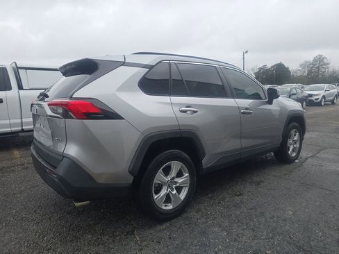 Used 2021 Toyota RAV4 XLE w/ Convenience Package FWD image 4