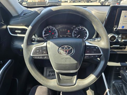 Used 2023 Toyota Highlander L image 7