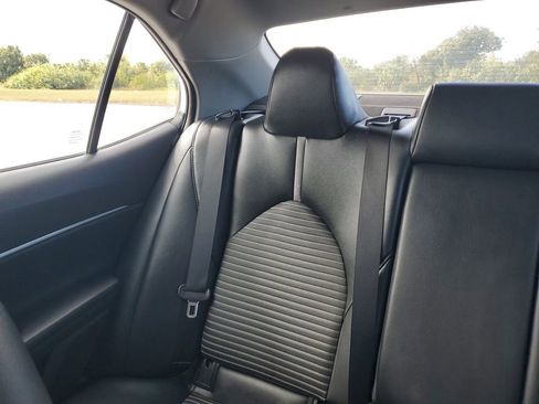 Used 2019 Toyota Camry SE image 12