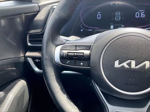 Used 2023 Kia Sportage EX AWD/4WD image 16