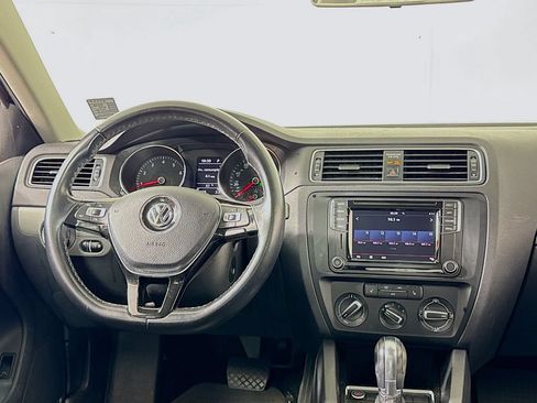 Used 2018 Volkswagen Jetta SE FWD image 10