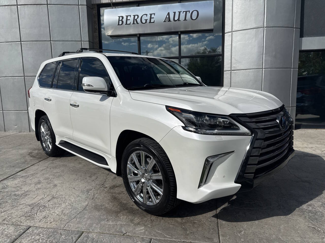 Used 2017 Lexus LX 570 4WD image 1
