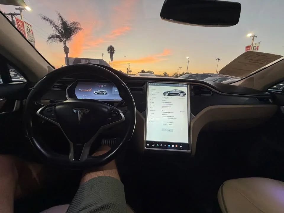 Used 2013 Tesla Model S Performance RWD image 6