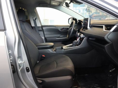 Used 2025 Toyota RAV4 LE AWD/4WD image 8