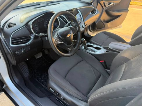 Used 2020 Chevrolet Malibu LT FWD image 30