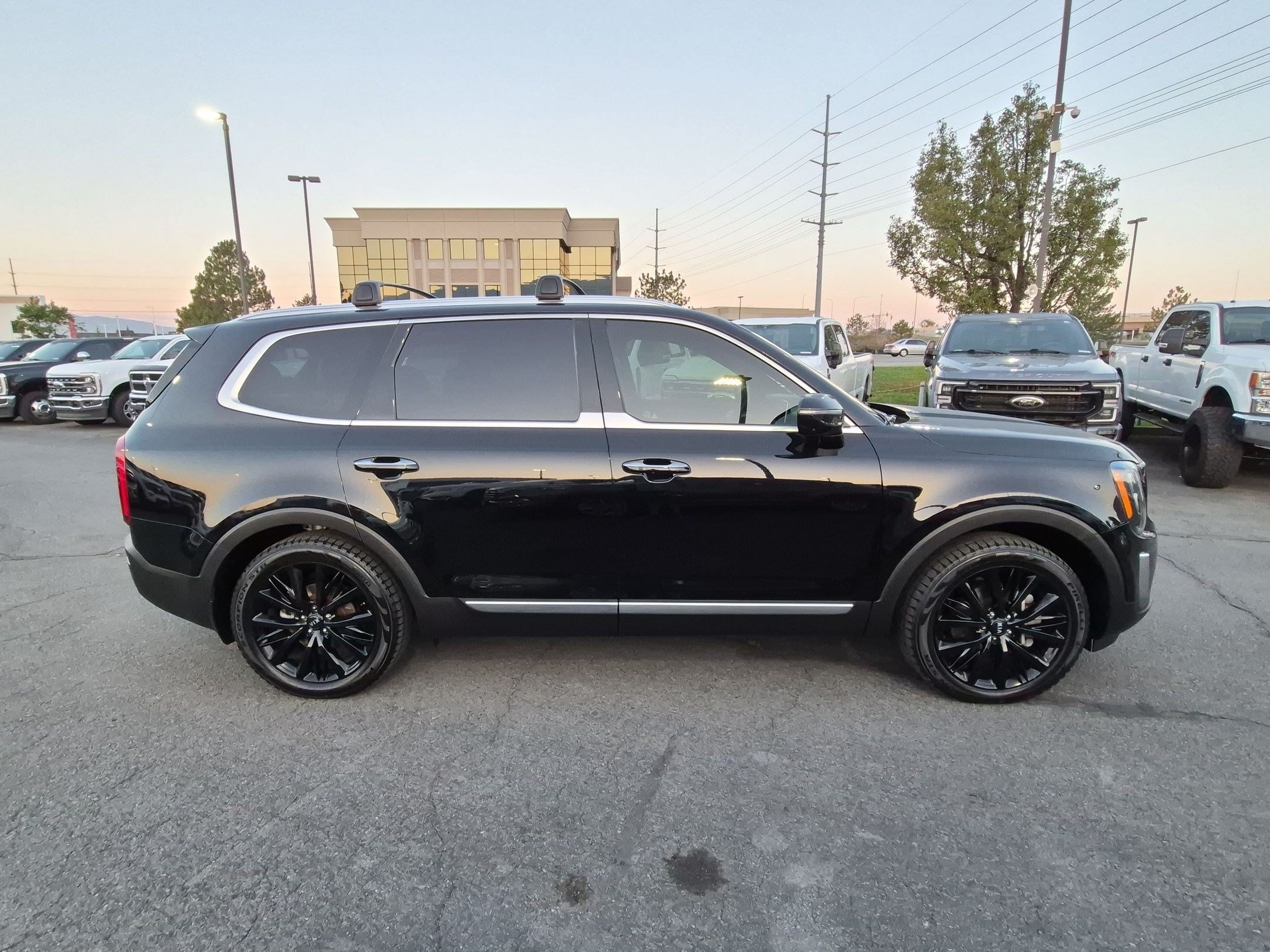 Used 2020 Kia Telluride SX w/ SX Prestige Package AWD/4WD image 2