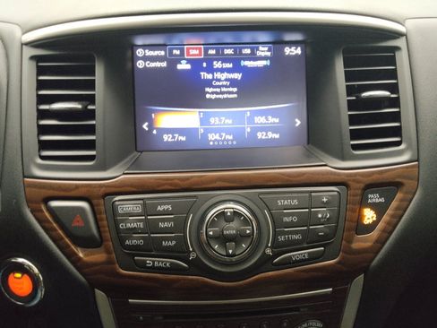 Used 2017 Nissan Pathfinder Platinum w/ Family Entertainment Package AWD/4WD image 25