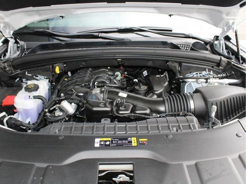 New 2025 Jeep Grand Cherokee Limited w/ Luxury Tech Group II image 32