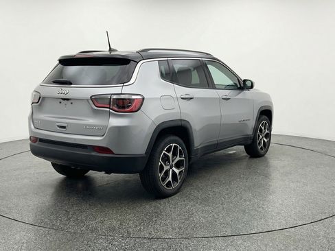 Used 2025 Jeep Compass Limited image 9