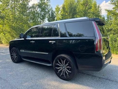 Used 2017 Cadillac Escalade Luxury AWD/4WD image 7