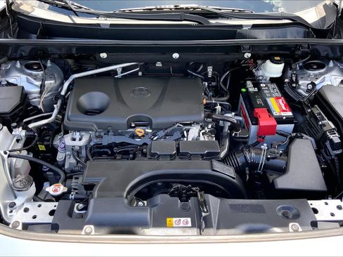 Used 2019 Toyota RAV4 LE FWD image 31