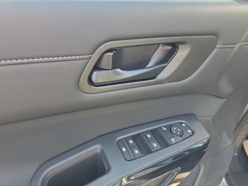 New 2025 Nissan Pathfinder SV image 17