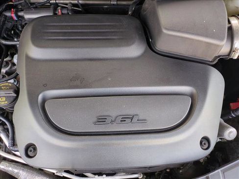 Used 2025 Chrysler Pacifica Limited image 24