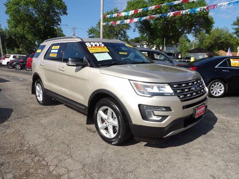 Used 2017 Ford Explorer XLT w/ Equipment Group 202A AWD/4WD image 3