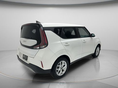 Used 2025 Kia Soul LX w/ LX Technology Package FWD image 5