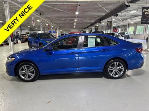 Used 2024 Volkswagen Jetta SE FWD image 2