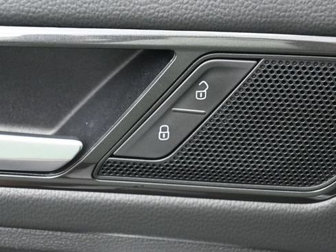 Used 2023 Volkswagen Tiguan SE FWD image 14