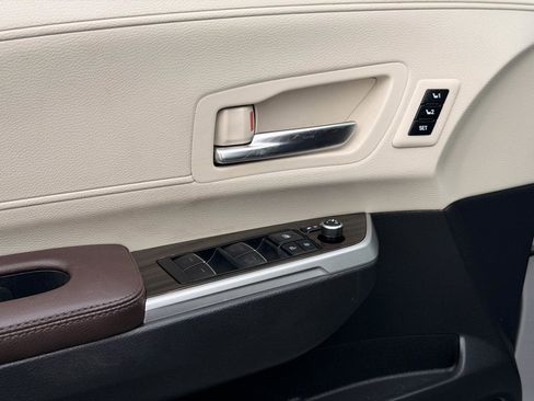 Used 2022 Toyota Sienna Platinum image 28