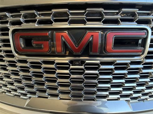 Used 2022 GMC Yukon XL Denali w/ Denali Premium Package image 31