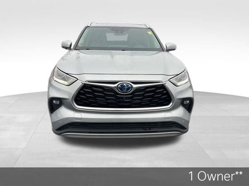 Used 2023 Toyota Highlander Platinum image 2