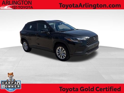 Used 2025 Toyota Corolla Cross LE image 1