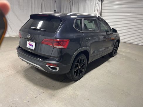 Used 2022 Volkswagen Taos SEL w/ Panoramic Sunroof Package image 7