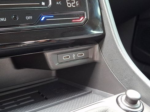 Used 2025 Volkswagen Jetta SE FWD image 23