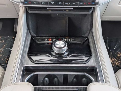 Certified 2024 Jeep Wagoneer Series II w/ Flexible Seating Group RWD image 20