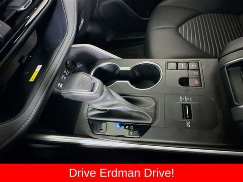 Used 2023 Toyota Highlander XSE FWD image 19