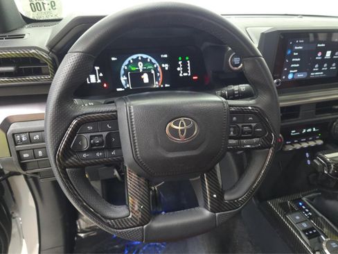 Used 2025 Toyota 4Runner SR5 AWD/4WD image 14
