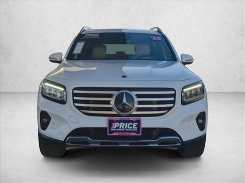 Used 2025 Mercedes-Benz GLB 250 4MATIC image 2
