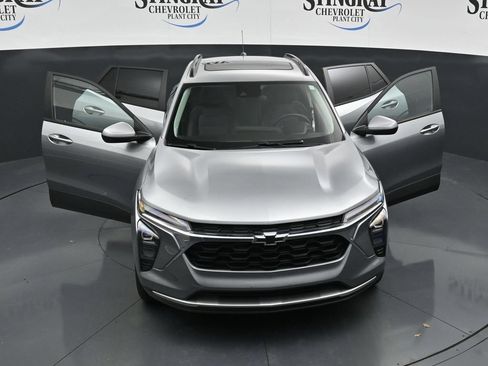 Used 2024 Chevrolet Trax LT w/ Sunroof Package FWD image 34