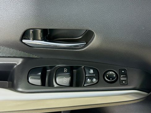 Used 2020 Nissan Kicks SV image 19