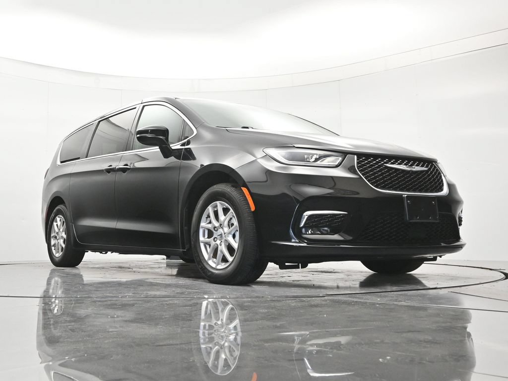 Used 2025 Chrysler Pacifica Select FWD image 38