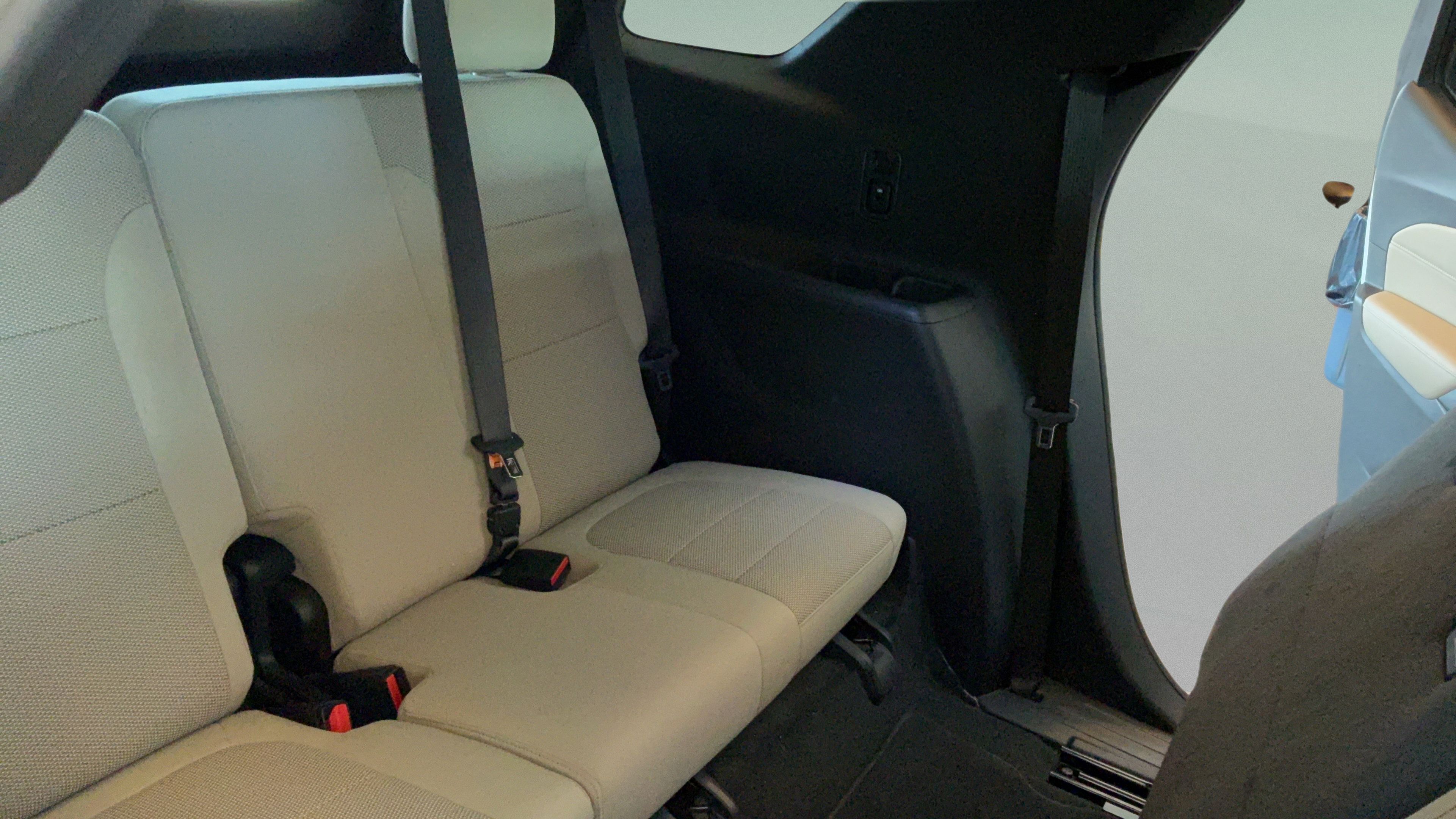 Used 2022 Chevrolet Traverse LS FWD image 29