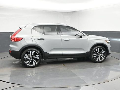 Used 2024 Volvo XC40 B5 Plus w/ Protection Package Premier AWD/4WD image 9