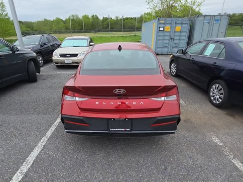 Used 2025 Hyundai Elantra SE FWD image 5