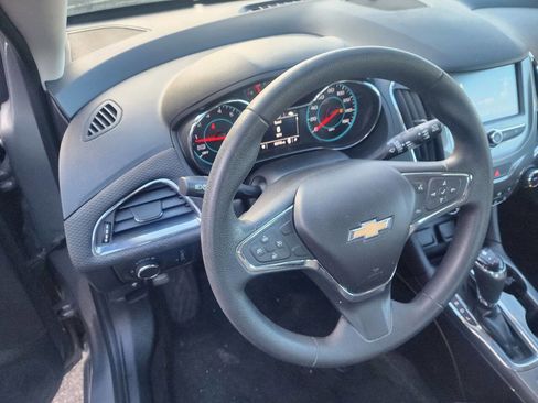 Used 2017 Chevrolet Cruze LT FWD image 14