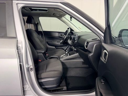Used 2025 Hyundai Venue SEL FWD image 34