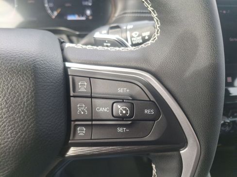 Used 2025 Jeep Grand Cherokee L Altitude image 14