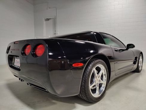 Used 2004 Chevrolet Corvette Coupe w/ Preferred Equipment Group RWD image 7