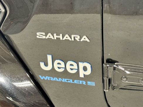 Used 2023 Jeep Wrangler Unlimited Sahara image 11