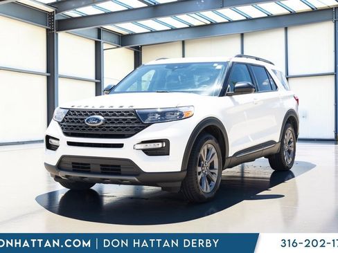 Used 2023 Ford Explorer XLT w/ Equipment Group 202A AWD/4WD image 19