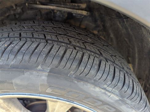 Used 2017 Toyota RAV4 Limited image 10