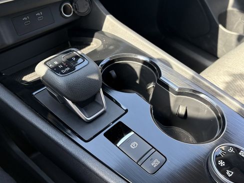 Used 2024 Nissan Rogue SV image 27