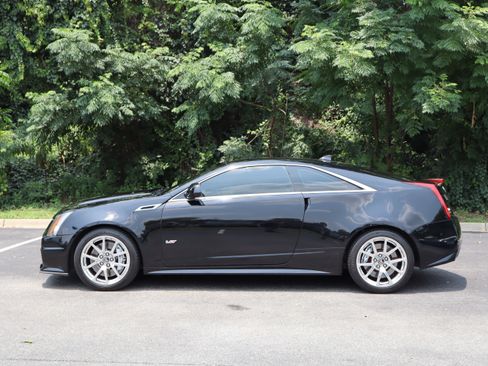 Used 2011 Cadillac CTS V RWD image 7