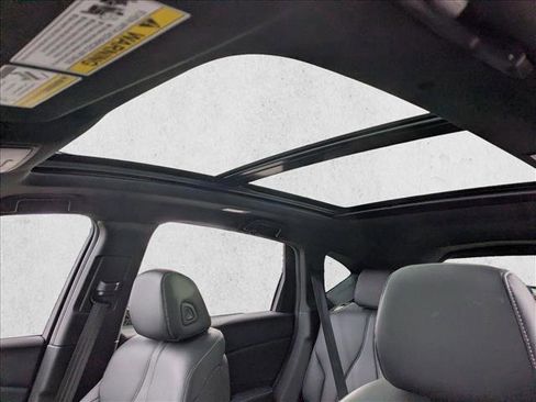 Used 2025 Acura RDX SH-AWD image 15