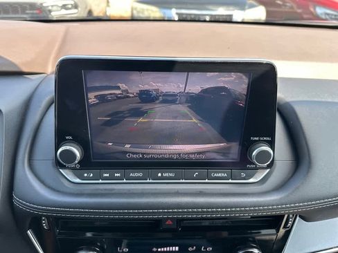 Used 2023 Nissan Rogue SV image 21