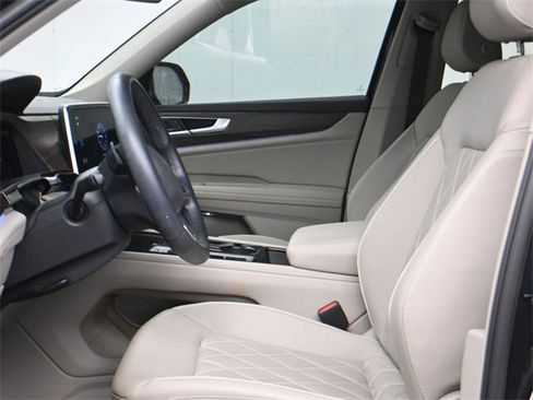 Used 2024 Volkswagen Atlas SEL Premium R-Line image 9