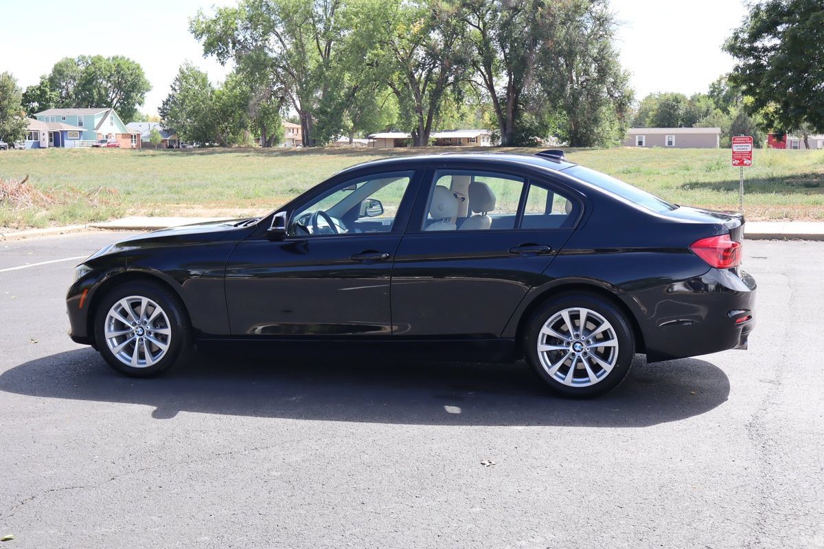 Used 2017 BMW 320i xDrive Sedan AWD/4WD image 8